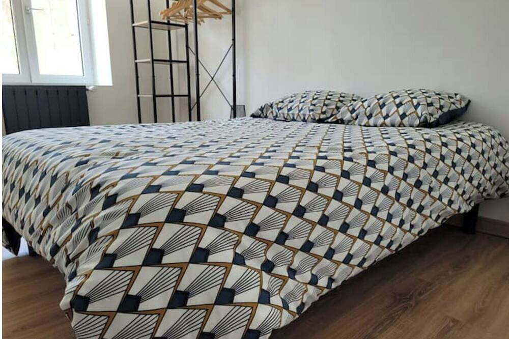 Maison Familiale Avec Spa Proche mer et Commodités in Trélévern, Rosa Granitküste