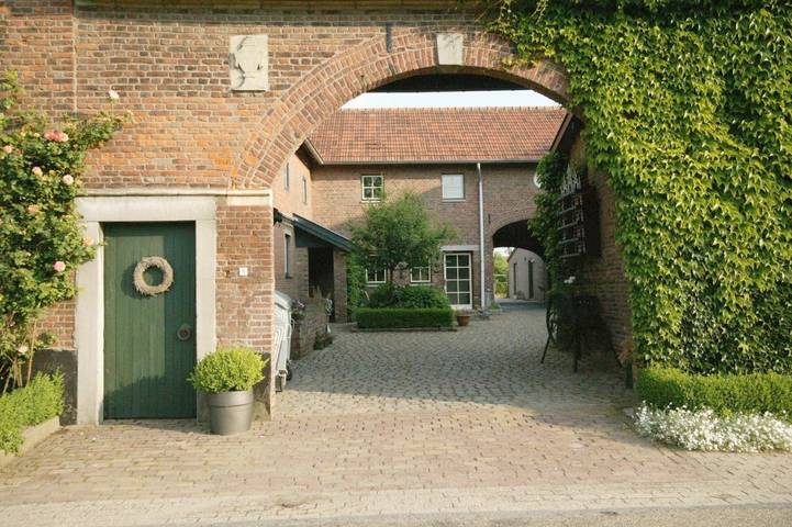 Location de vacances pour 12 personnes, avec vue ainsi que jardin et terrasse, animaux acceptés dans Noorbeek