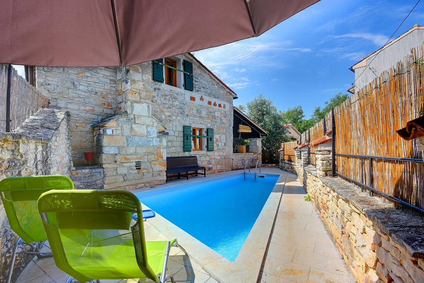 Steinhaus mit privatem und großem Pool, Wlan, Bbq in Režanci, Svetvinčenat