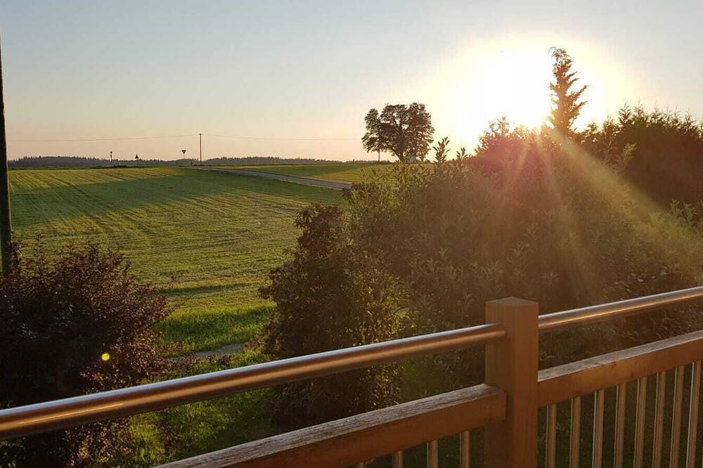 Ganze Wohnung, Gemütliche Ferienwohnung mit Balkon und ich auf die Chiemgauer Alpen in Fridolfing, Rupertiwinkel