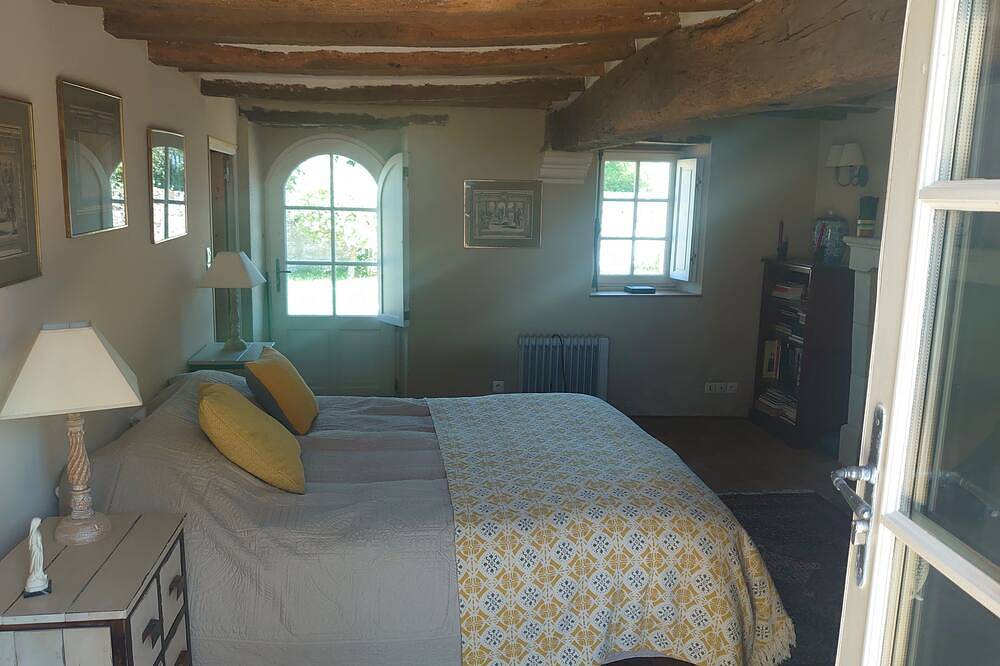 Longère de charme, 6 personnes, 3 chambres (2 suites), calme, jardin, parking in Saint-Macaire-du-Bois, Vallée de la Loire