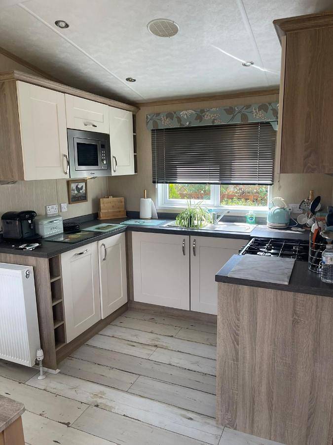 Fern Lodge with Hot Tub in Suffolk