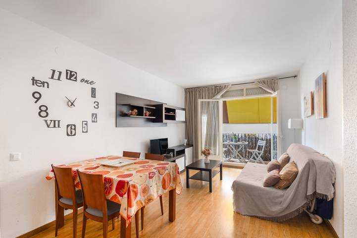 Apartamento entero, Apartamento 'Oasis' con piscina compartida, jardín compartido y Wi-Fi in Sitges, Garraf