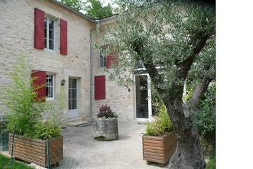 Gîte pour 6 personnes, avec jardin et terrasse à Faleyras