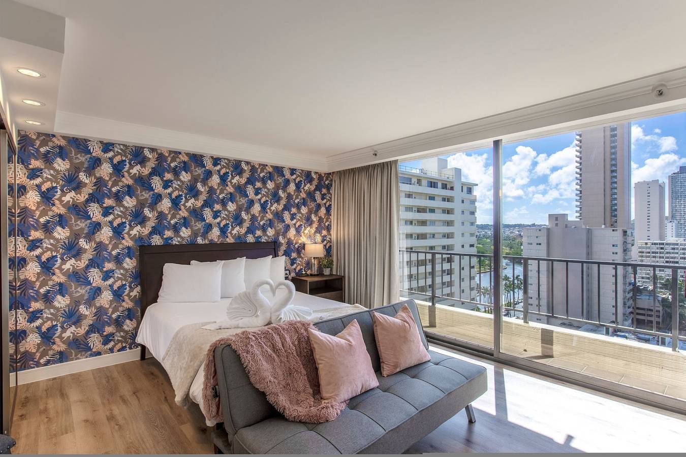 Ganze Wohnung, Partial Ocean View King Studio w/ Kitchen/Ac/Pool in Waikiki Beach, Honolulu