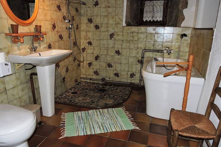 Location de vacances pour 3 personnes, avec jardin et piscine à Pourchères - 3