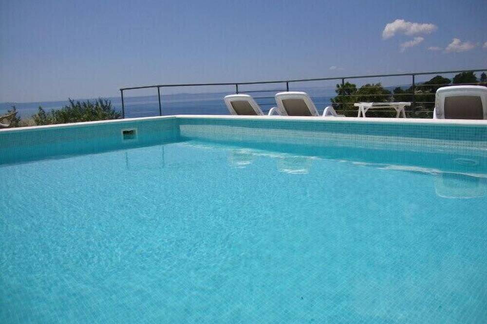 Charmantes Haus mit übergroßem beheiztem Pool in Krvavica, Makarska Riviera