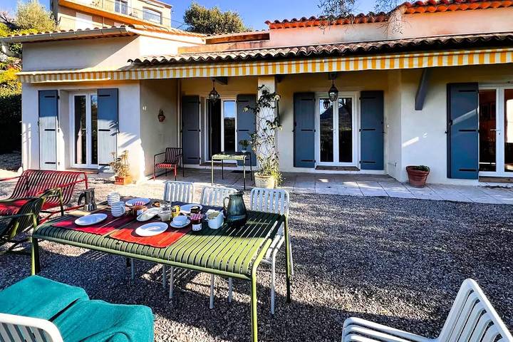 Location de vacances pour 8 personnes, avec piscine et terrasse à Les Adrets-de-l'Estérel - 2
