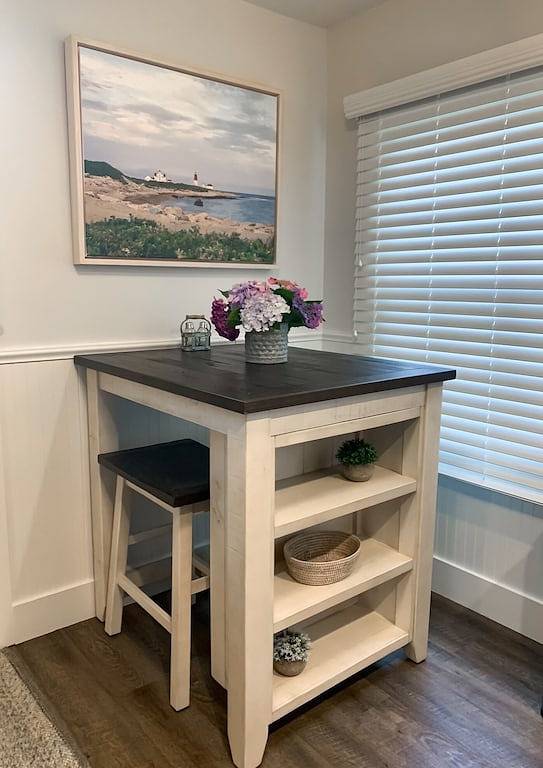 Cozy Summer Cottage Minutes from Narragansett Beaches in Narragansett, Washington County (RI)