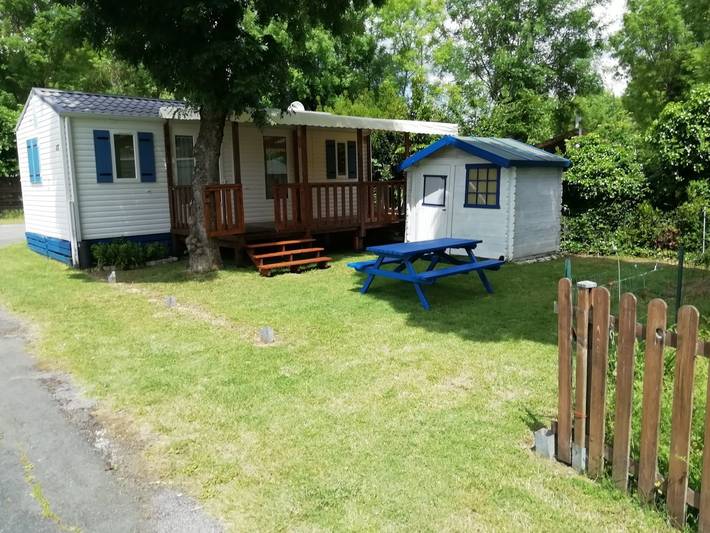 Camping pour 4 personnes, avec terrasse et piscine à Meschers-sur-Gironde