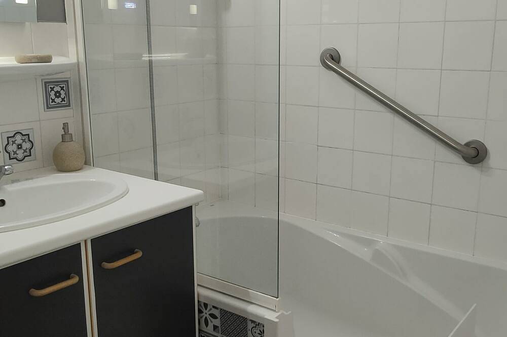Apartamento entero, Ground floor studio with small garden in the center of Cambo les bains. in Cambo-les-Bains, Region de Bayona