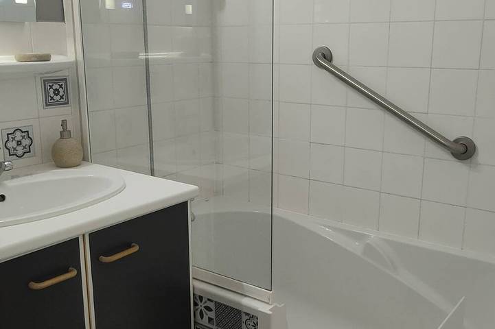 Appartement entier, Studio en Rdc avec jardinet  au centre de Cambo les bains . in Cambo-les-Bains, Région de Bayonne