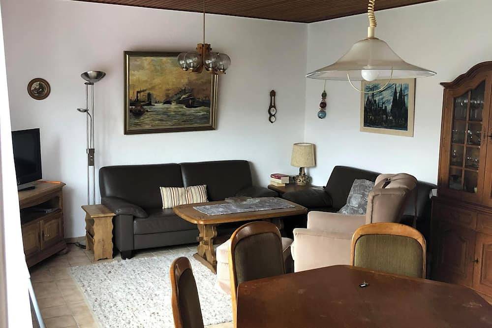 Strandnaher Bungalow in Schillig mit Garten, drei Schlafzimmern, zwei Bädern, bis zu drei Stellplätzen und hundefreundlicher Ausstattung – ideal für Familien und Freunde. in Schillig Strand, Wangerland