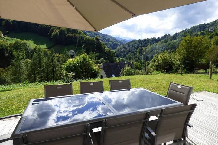 Location de vacances pour 8 personnes, avec jardin, animaux acceptés à Aydius