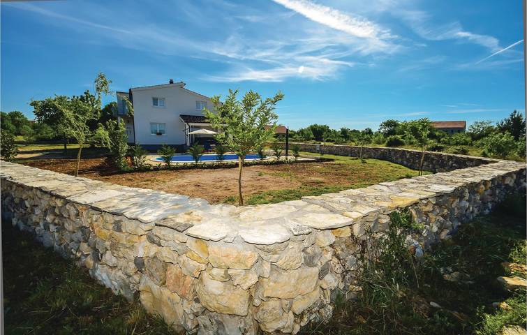 Modernes Apartment mit 2 Schlafzimmern und Pool in der Nähe des Flusses Krka und des Visovačko-Sees in Dalmatinisches Zagora