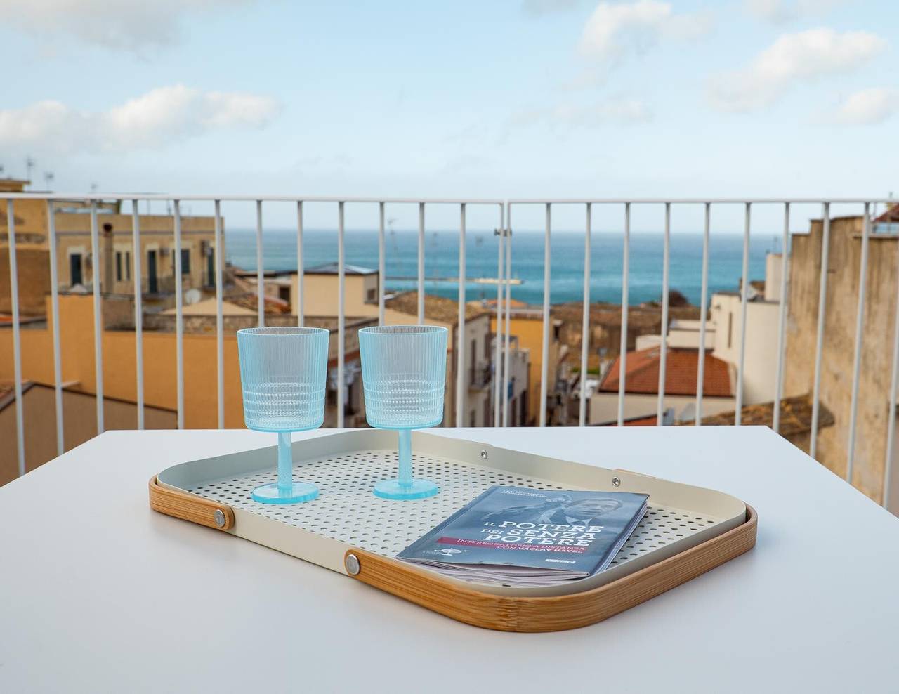 Entire apartment, Holiday Home 'Terrazza Marconi' with Sea View, Wi-Fi and Air Conditioning in Castellammare del Golfo, Trapani Province