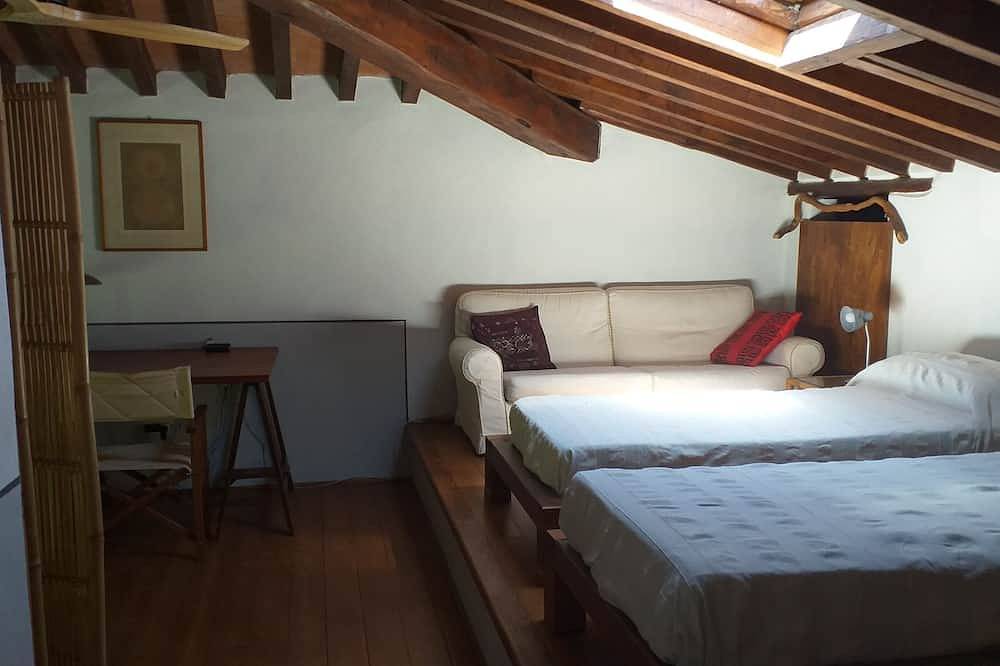 Entire apartment, Farmhouse in the countryside with magnificent sea view, ideal for families with 4 paws in Magliano in Toscana, Grosseto Province