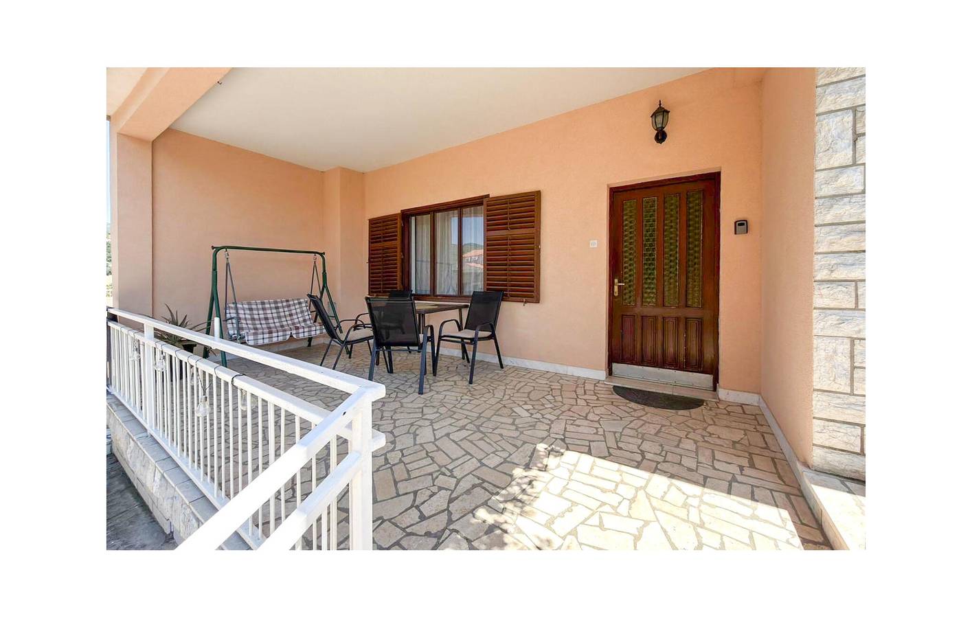 Ganze Ferienwohnung, Gemütlich, 2 km vom Strand entfernt: Moderne Wohnung mit WLAN, Klimaanlage und Terrasse in Novi Vinodolski, Primorje-Gorski Kotar