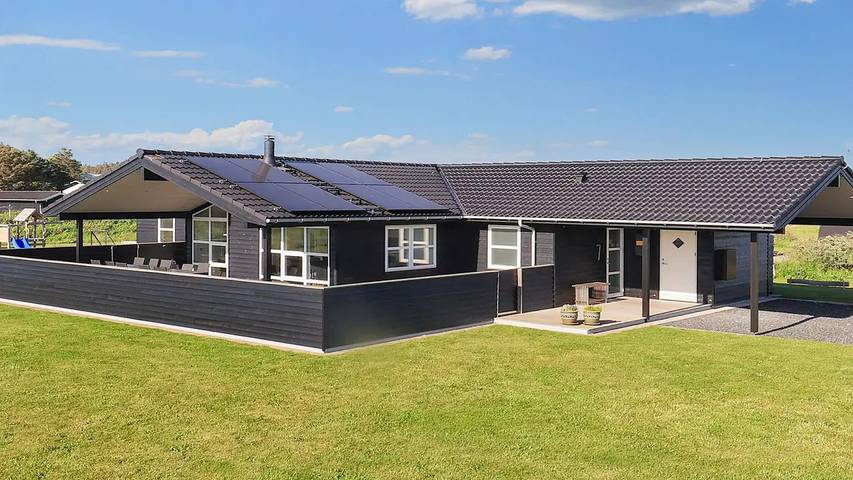 Ferienhaus für 11 Personen, mit Sauna und Whirlpool sowie Garten in Løkken
