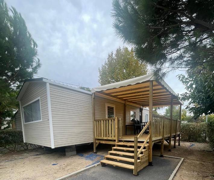 Camping pour 8 personnes, avec bassin pour enfant et piscine ainsi que jacuzzi et jardin à Valras-Plage - 2