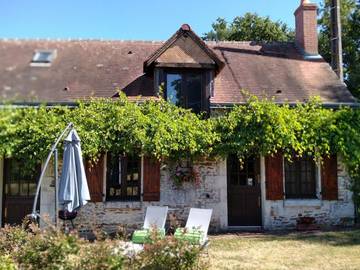 Gîte pour 3 personnes, avec terrasse ainsi que jacuzzi et jardin dans Centre-Val de Loire