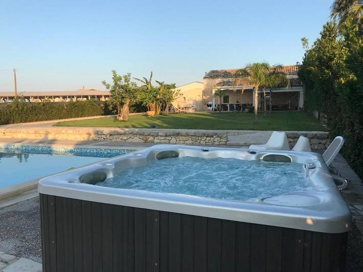 Bed and Breakfast für 14 Personen, mit Whirlpool und Kinderpool sowie Pool und Garten, mit Haustier - 1