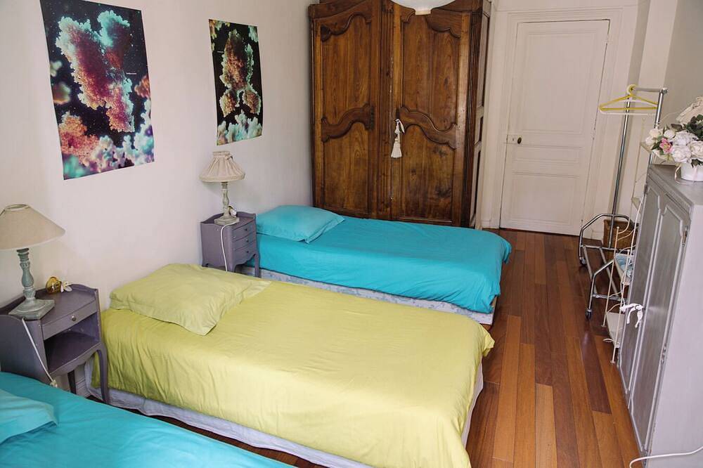 Triple guest room, 10 mins from the beach, beautiful buildingnice center in Nizza, Nizza und Umgebung
