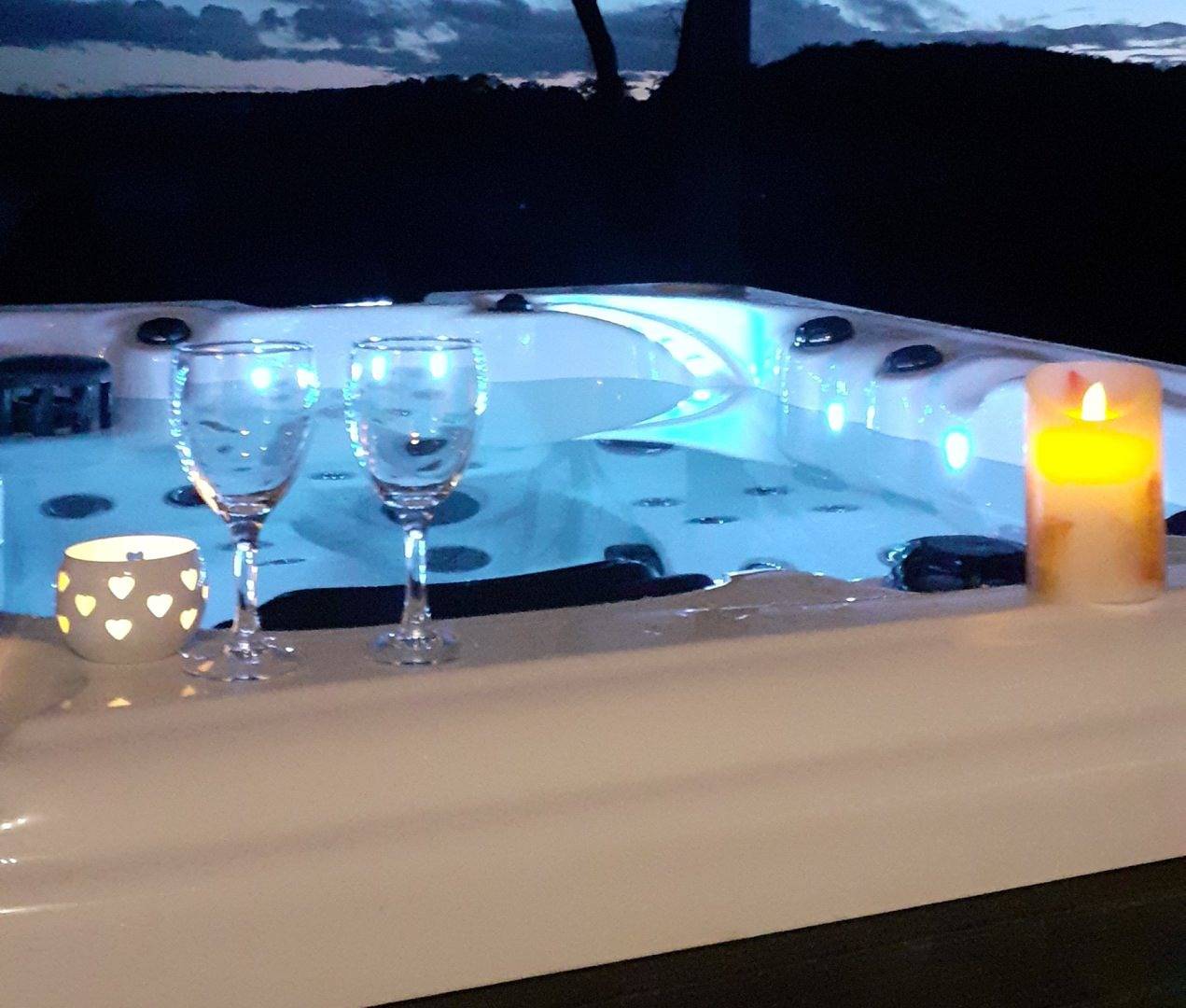 Chalet Cèdre - Piscine - Spa Jacuzzi privé : 32° à 36 ° en été in Peyrusse-Grande, Gers