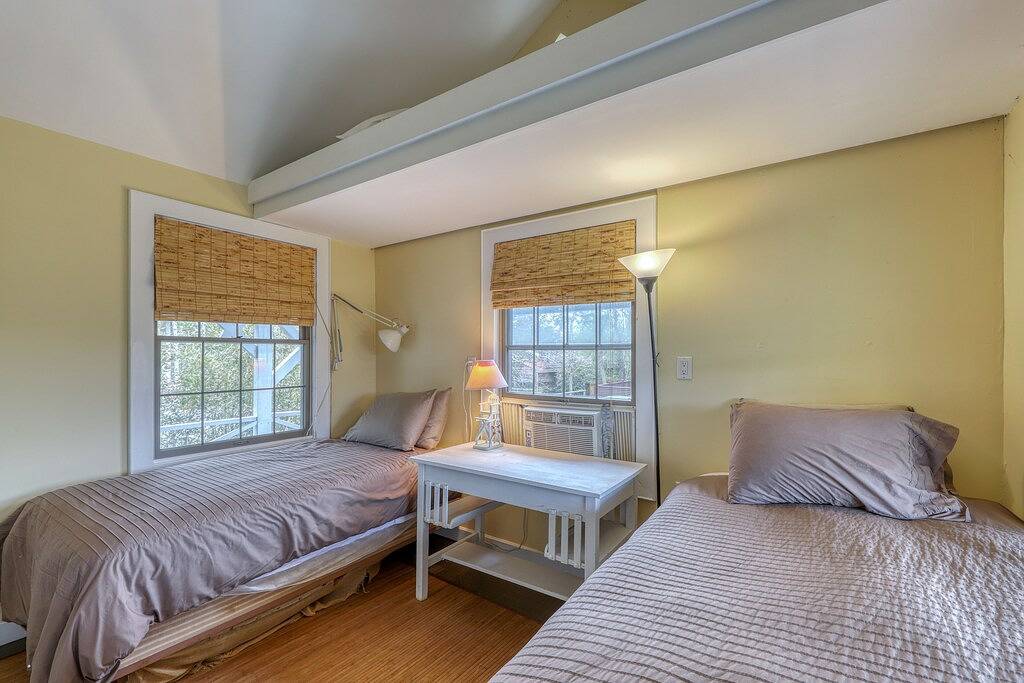 Geräumiges Haus mit luftiger Küche renovierte Küche, große Terrasse und vieles mehr! in Fire Island, Suffolk County