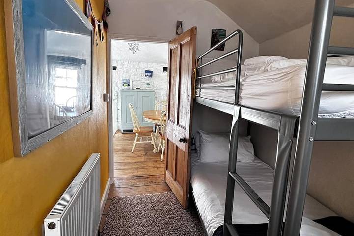 3 bedroom Cottage 1 min. from Porthmeor  Beach for up to 6 people. With parking in St. Ives, Cornwall