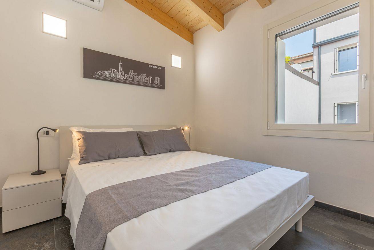 Apartamento entero, Guesthost - Le Agavi - Charming Apt + Outdoor Area in Ferrara, Provincia de Ferrara