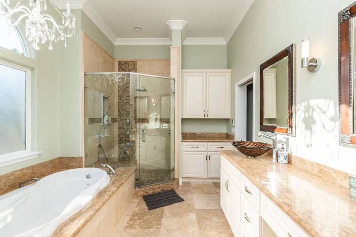 Vacation rental for 20 people, with hot tub and yard in Escondido