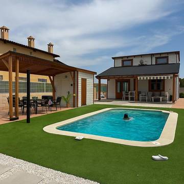 Casa rural para 3 personas, con piscina además de jardín y jacuzzi en Provincia de Cuenca