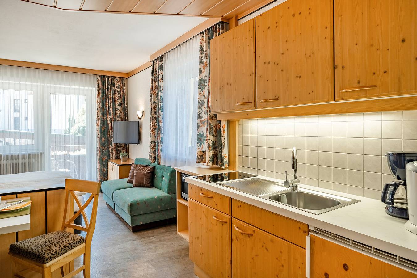 Ganzes Studio, Studio-Apartment 'Appartement Haus Voglreiter' mit Bergblick, Gemeinschaftsgarten und Wlan in Kaprun, Pinzgau