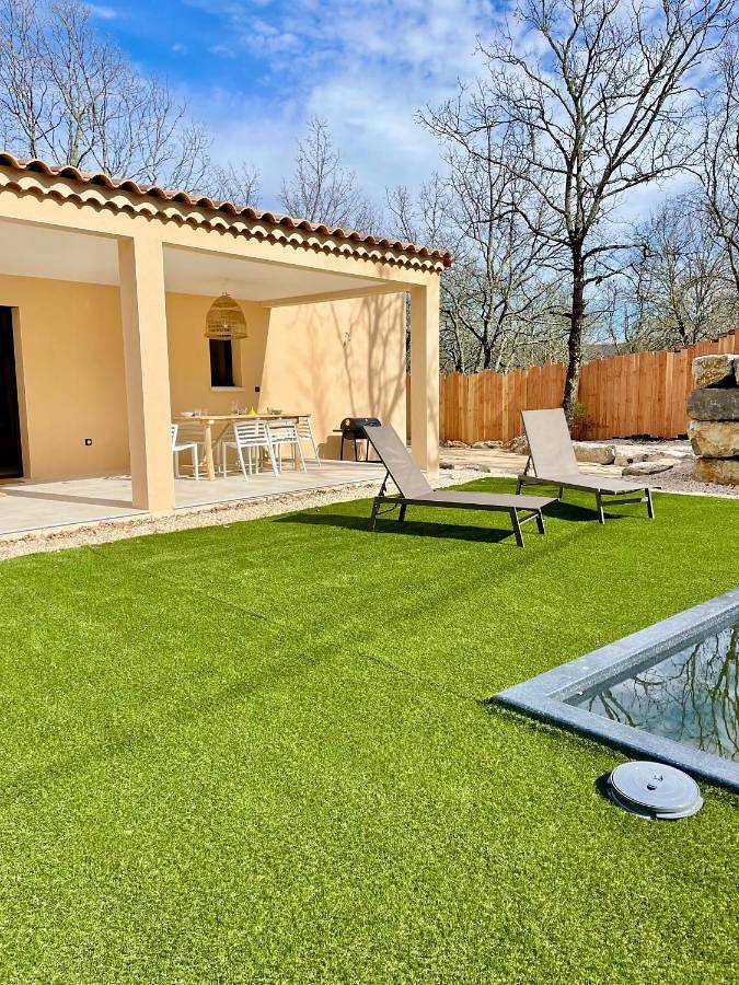 Location de vacances pour 6 personnes, avec piscine ainsi que jardin et jacuzzi à Chauzon - 3