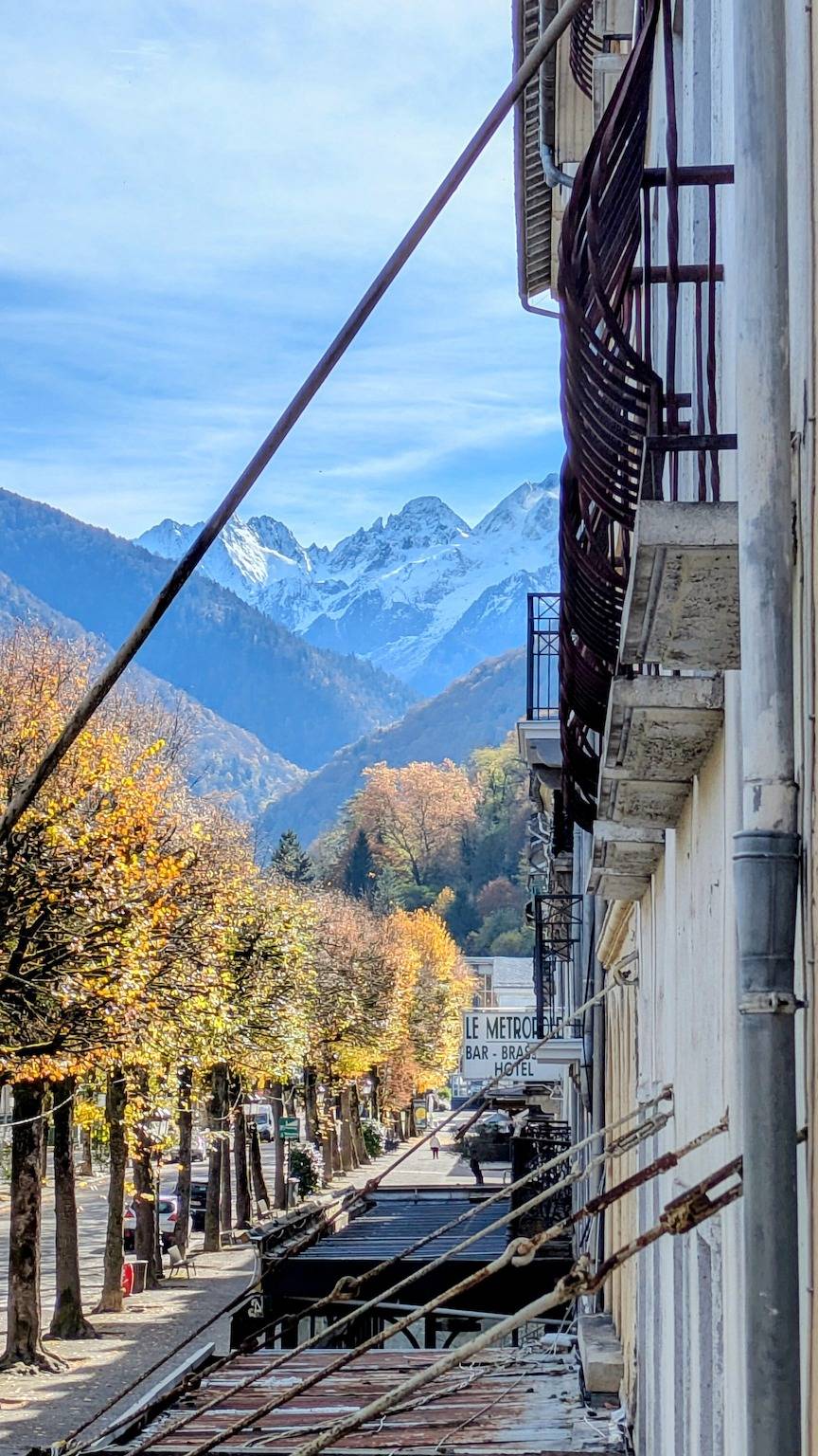 Apartamento entero, Apartamento '6 Pers Allée D'Étigny' con vistas a la montaña, balcón y Wi-Fi in Luchon-Superbagnères, Bagnères-de-Luchon