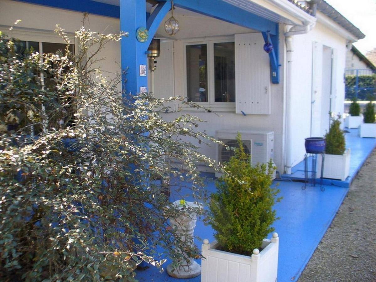 Double Room with Garden View in Saint-Denis-de-Pile, Région de Libourne