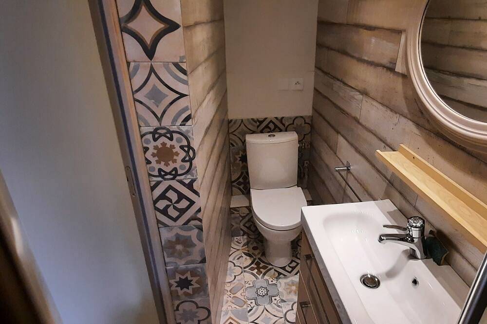 Appartement entier, Studio dans village avec vue imprenable sur la vallée in Belvédère, Région de Nice