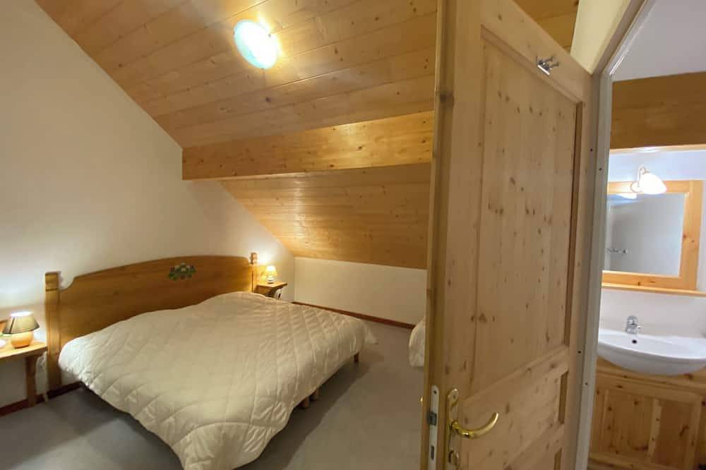 Entire apartment, Travelski home classic - La Fontaine du Roi in Saint-Jean-d'Arves, Saint-Jean-de-Maurienne region