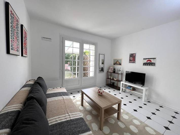 Gîte pour 14 personnes, avec jardin ainsi que vue et balcon à Bondoufle