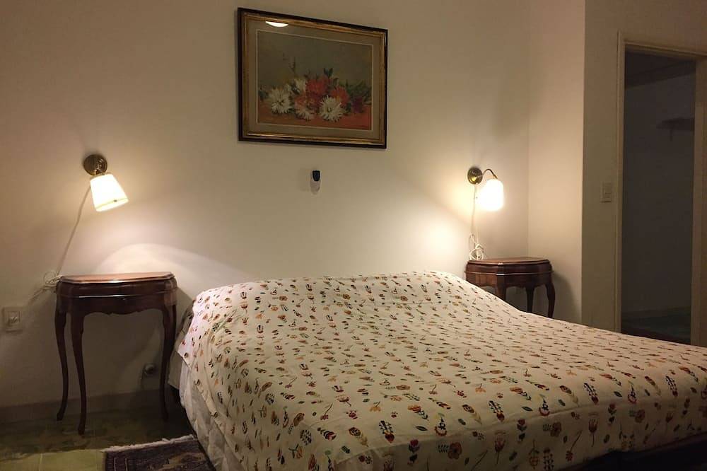Unabhängige Villa mit komplett eingezäuntem Garten, drei Schlafzimmer und zwei Badezimmer, in Forte dei Marmi, Italienische Riviera