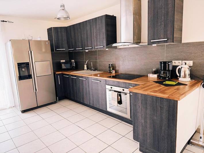 Location de vacances pour 10 personnes, avec piscine ainsi que jardin et vue à Causses-et-Veyran - 4