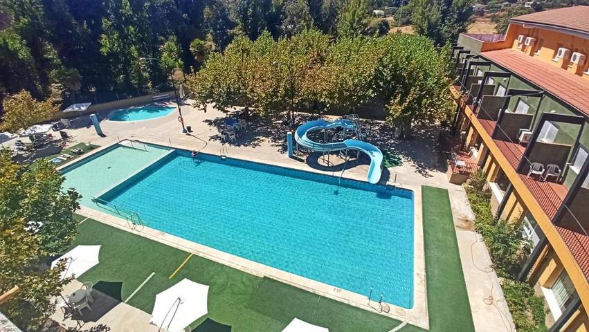 Apartamento para 5 personas, con jardín además de vistas y piscina en Priego de Córdoba