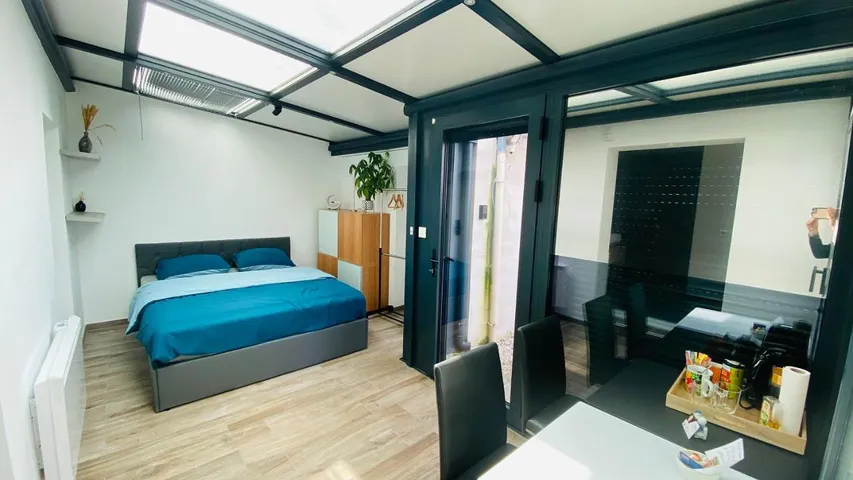Casa de huéspuedes para 2 personas, con vistas además de jardín y balcón - 1