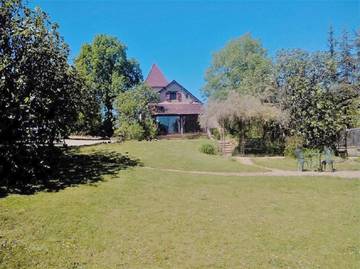 Location de vacances pour 4 personnes, avec piscine ainsi que vue et jardin à Sainte-Alvère