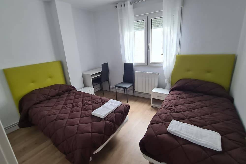 Entire apartment, A Fortaleza es un alojamiento con vistas a la ría y montaña, se aceptan mascotas in San Vicente de la Barquera, Oyambre Natural Park