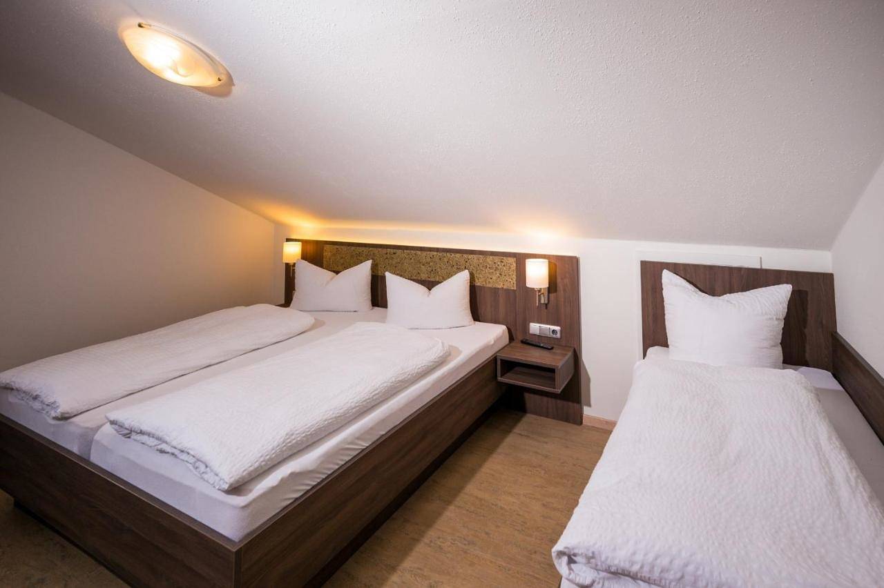 Ganze Wohnung, Apartment with Balcony in Obing, Landkreis Traunstein