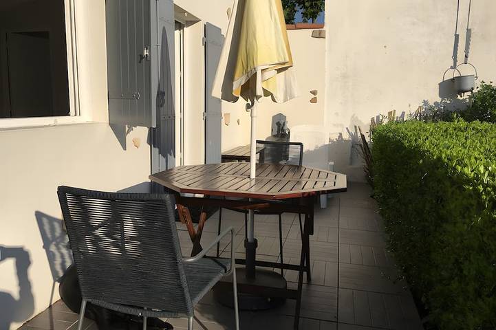 Chambre d’hôte pour 2 personnes, avec jardin à La Jarrie