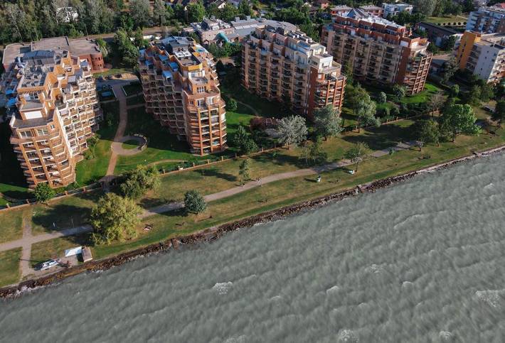 Ferienwohnung für 6 Personen, mit Terrasse und Garten in Szabadifürdő