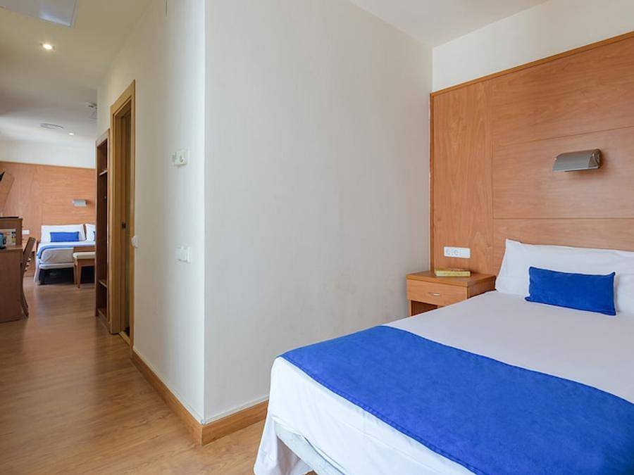 Pierre & Vacances Hotel Horitzó - Habitación 3 personas - Habitación Doble + Cama Supletoria - Balcón - Desayuno Incluido in Palafolls, Costa del Maresme